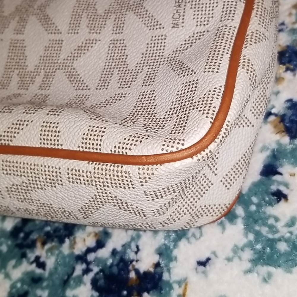Michael Kors Handbag - Picture 13 of 16